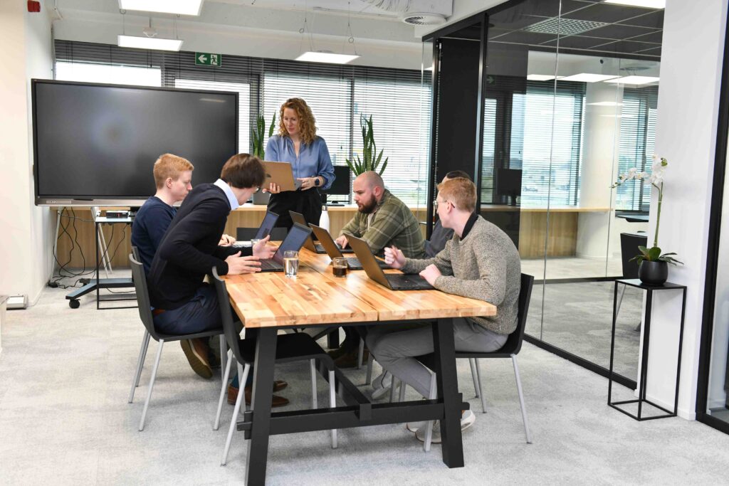 Gastnetwerk vs. bedrijfsnetwerk - hoe richt je wifi veilig in voor je KMO_Com-One